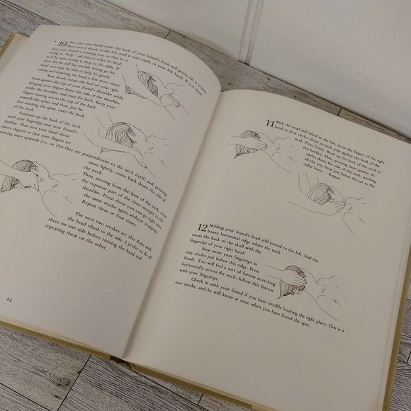 VALUE BUNDLE - Lot of 2 - Massage Books - Hippie Zen Alternative Healing - Picture 11 of 16